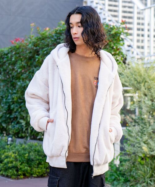 JEANS MATE(ジーンズメイト)の「【UNIIT/ユニット】エコファー フードジャケット ブルゾン ふわふわ もこもこ フェイクファー オーバーサイズ 防寒(ブルゾン・メンズ・ブラック/グレー/オフホワイト・MEDIUM/X-LARGE/LARGE)」の2枚目の写真