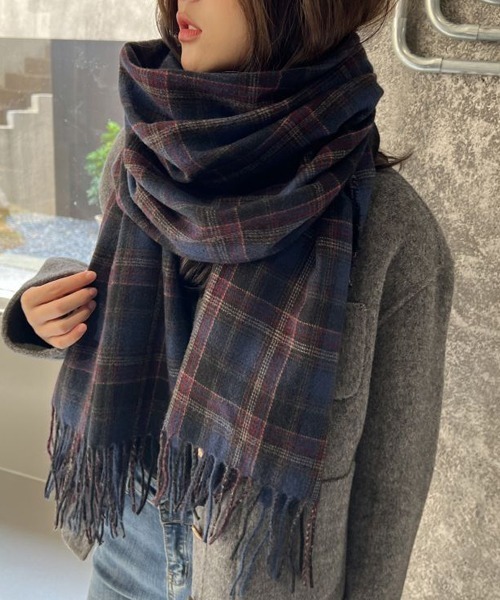 VIBGYOR Women（ヴィブジョー　ウィメン）の「【float】チェック柄  フリンジ ストール マフラー（マフラー・レディース・ネイビー系/グリーン系/ブラウン系/ベージュ系/ブラック系/レッド系・FREE）」の5枚目の写真