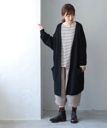 短めパンツと合わせる長めのカーデ