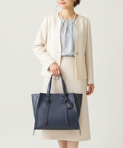 U（ユー）の「Lier【リエール】 ボヤージュトートバッグ L A4・PC対応 2WAYショルダー付き（ビジネスバッグ・レディース・ブラックミックス/ベージュ系その他/ブラック/ベージュ系その他2/アイボリー/ブラウン/ネイビー・FREE）」の22枚目の写真