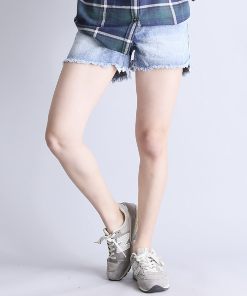Denime（ドゥニーム）の「【MadeInJapan】DENIM SHORT PANTS/デニムショートパンツ（デニムパンツ・レディース・ホワイト/ライトインディゴブルー・MEDIUM/X-SMALL/SMALL）」の2枚目の写真