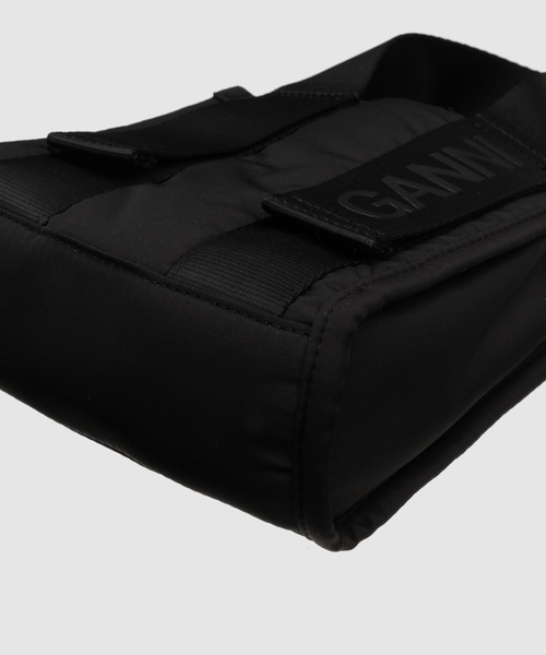 GANNI（ガニー）の「Recycled Tech Mini Tote（ハンドバッグ・レディース・ブラック・ONE SIZE）」の7枚目の写真
