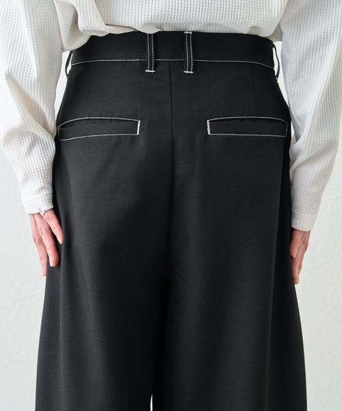 COLONY 2139(コロニートゥーワンスリーナイン)の「ポリツイルタックワイドパンツ(スラックス・メンズ・ブラック/ベージュ・LARGE/MEDIUM)」の16枚目の写真