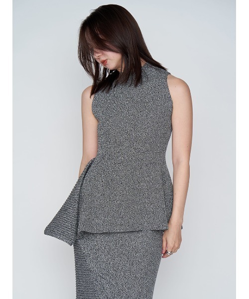 FRAY I.D（フレイアイディー）の「アシメヘム畦編みペプラムノースリ