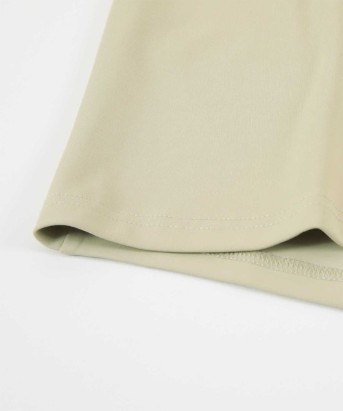 titivate（ティティベイト）の「バックスリットボリュームスリーブトップス/ラッシュガード（ラッシュガード・レディース・カーキ/ブラック/グリーン系その他・M/S/L）」の4枚目の写真