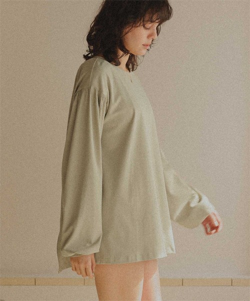 titivate（ティティベイト）の「バックスリットボリュームスリーブトップス/ラッシュガード（ラッシュガード・レディース・カーキ/ブラック/グリーン系その他・M/S/L）」の13枚目の写真