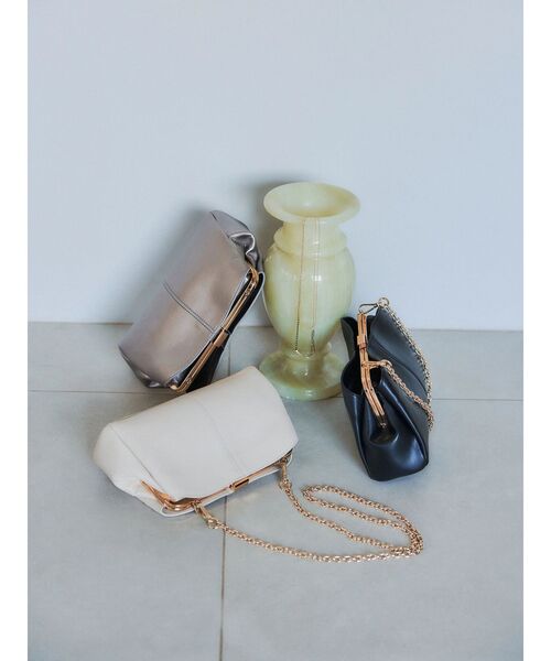 YECCA VECCA(イェッカヴェッカ)の「2wayチェーンバッグ(クラッチバッグ・レディース・ブラック/ライトベージュ/シルバー系その他・FREE)」の12枚目の写真