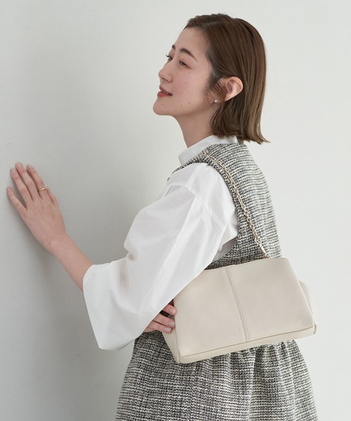 YECCA VECCA(イェッカヴェッカ)の「2wayチェーンバッグ(クラッチバッグ・レディース・ブラック/ライトベージュ/シルバー系その他・FREE)」の2枚目の写真