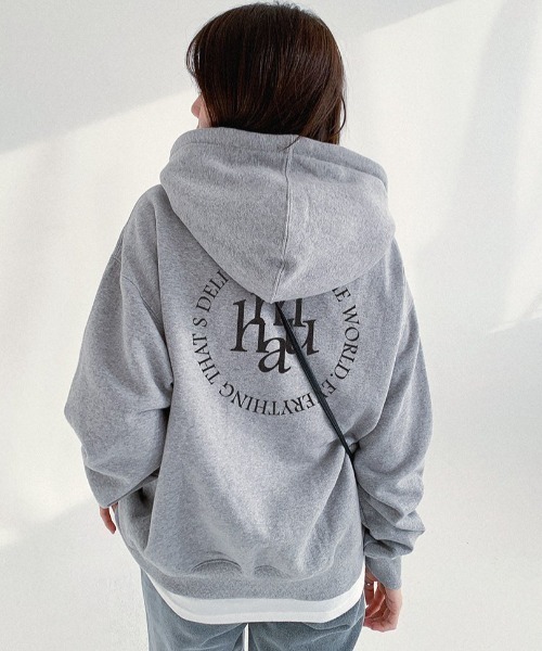 muahmuah(ムーアムーア)の「A'GEM/9 × .kom『muah muah/ムーアムーア』MUAH CIRCLE LOGO OVERFIT HOODIE/サークルロゴオーバーフィットフーディーパーカー(パーカー・レディース・アイボリー/ブラック/ライトブルー/グレー・FREE)」の4枚目の写真
