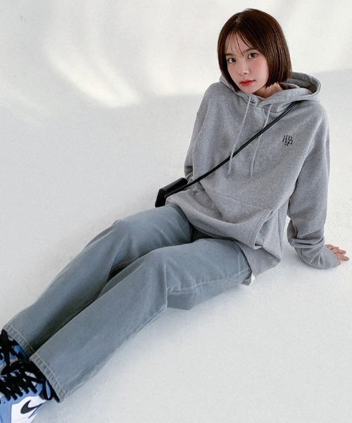 muahmuah(ムーアムーア)の「A'GEM/9 × .kom『muah muah/ムーアムーア』MUAH CIRCLE LOGO OVERFIT HOODIE/サークルロゴオーバーフィットフーディーパーカー(パーカー・レディース・アイボリー/ブラック/ライトブルー/グレー・FREE)」の10枚目の写真