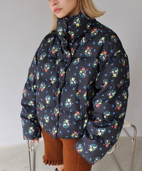 SANSeLF(サンセルフ)の「スモールフラワーパターンダウンジャケット【SANSeLF】sanw24a008(ダウンジャケット/コート・レディース・ブラック/ブルー・FREE)」の5枚目の写真