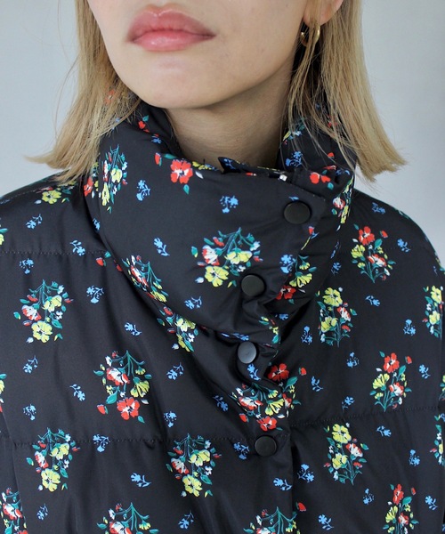 SANSeLF(サンセルフ)の「スモールフラワーパターンダウンジャケット【SANSeLF】sanw24a008(ダウンジャケット/コート・レディース・ブラック/ブルー・FREE)」の6枚目の写真