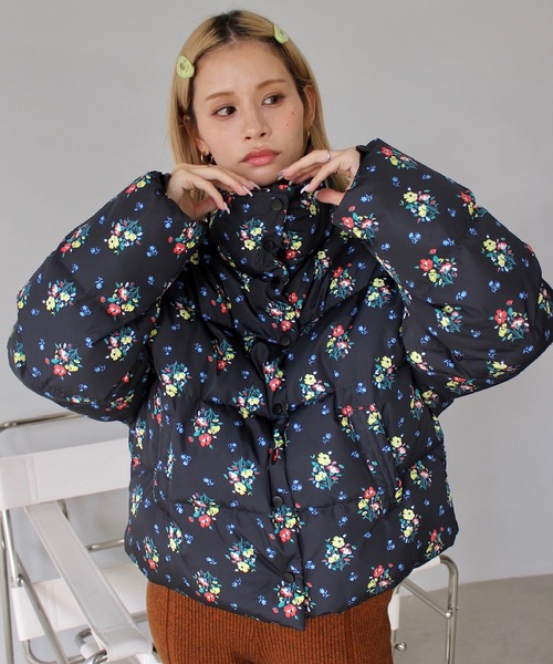 SANSeLF(サンセルフ)の「スモールフラワーパターンダウンジャケット【SANSeLF】sanw24a008(ダウンジャケット/コート・レディース・ブラック/ブルー・FREE)」の7枚目の写真