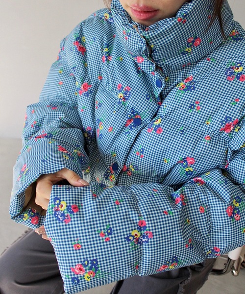 SANSeLF(サンセルフ)の「スモールフラワーパターンダウンジャケット【SANSeLF】sanw24a008(ダウンジャケット/コート・レディース・ブラック/ブルー・FREE)」の8枚目の写真