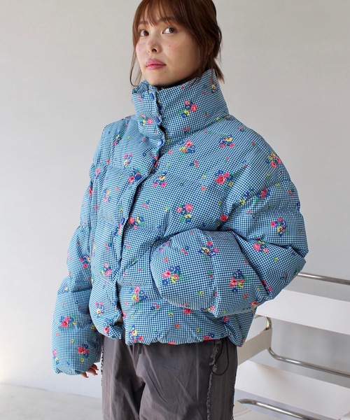 SANSeLF(サンセルフ)の「スモールフラワーパターンダウンジャケット【SANSeLF】sanw24a008(ダウンジャケット/コート・レディース・ブラック/ブルー・FREE)」の16枚目の写真