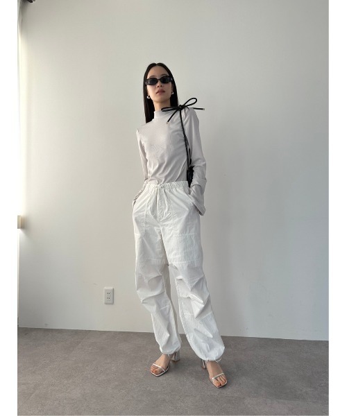 DRWCYS（ドロシーズ）の「バックリボンカップイントップス（Tシャツ/カットソー・レディース・チャコールグレー/ライトグレー・FREE）」の6枚目の写真