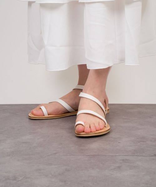 Rivel(リヴェル)の「【L’ ANGOLO DEL CUOIO/ランゴロデルクオイオ】トングサンダル レザーサンダル フラットサンダル(サンダル・レディース・ホワイト/ブラック/シルバー・39/38/37/36)」の8枚目の写真