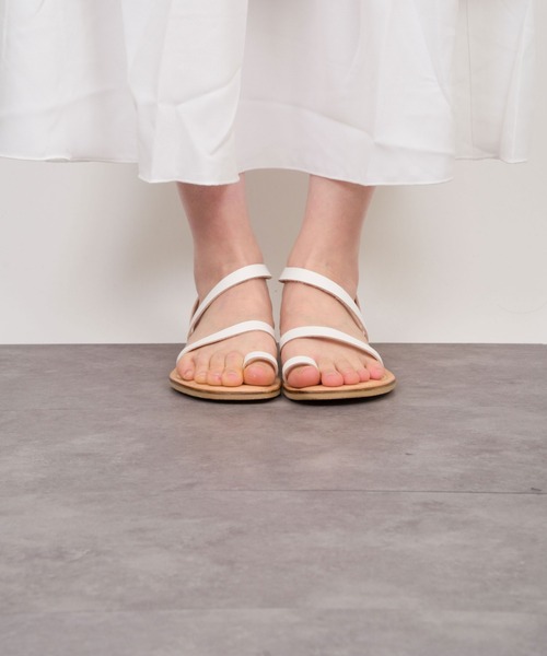 Rivel(リヴェル)の「【L’ ANGOLO DEL CUOIO/ランゴロデルクオイオ】トングサンダル レザーサンダル フラットサンダル(サンダル・レディース・ホワイト/ブラック/シルバー・39/38/37/36)」の7枚目の写真