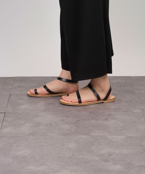 Rivel(リヴェル)の「【L’ ANGOLO DEL CUOIO/ランゴロデルクオイオ】トングサンダル レザーサンダル フラットサンダル(サンダル・レディース・ホワイト/ブラック/シルバー・39/38/37/36)」の9枚目の写真