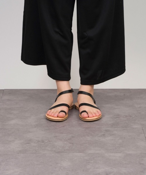 Rivel(リヴェル)の「【L’ ANGOLO DEL CUOIO/ランゴロデルクオイオ】トングサンダル レザーサンダル フラットサンダル(サンダル・レディース・ホワイト/ブラック/シルバー・39/38/37/36)」の10枚目の写真