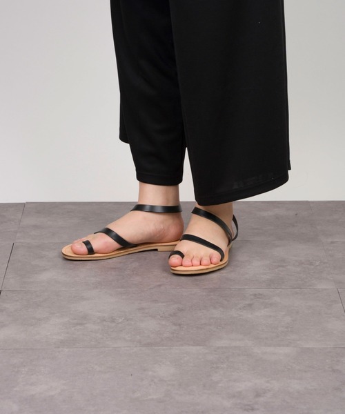 Rivel(リヴェル)の「【L’ ANGOLO DEL CUOIO/ランゴロデルクオイオ】トングサンダル レザーサンダル フラットサンダル(サンダル・レディース・ホワイト/ブラック/シルバー・39/38/37/36)」の11枚目の写真