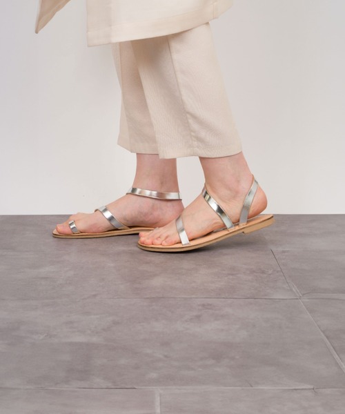 Rivel(リヴェル)の「【L’ ANGOLO DEL CUOIO/ランゴロデルクオイオ】トングサンダル レザーサンダル フラットサンダル(サンダル・レディース・ホワイト/ブラック/シルバー・39/38/37/36)」の13枚目の写真