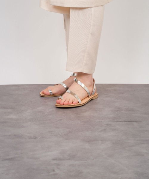 Rivel(リヴェル)の「【L’ ANGOLO DEL CUOIO/ランゴロデルクオイオ】トングサンダル レザーサンダル フラットサンダル(サンダル・レディース・ホワイト/ブラック/シルバー・39/38/37/36)」の15枚目の写真