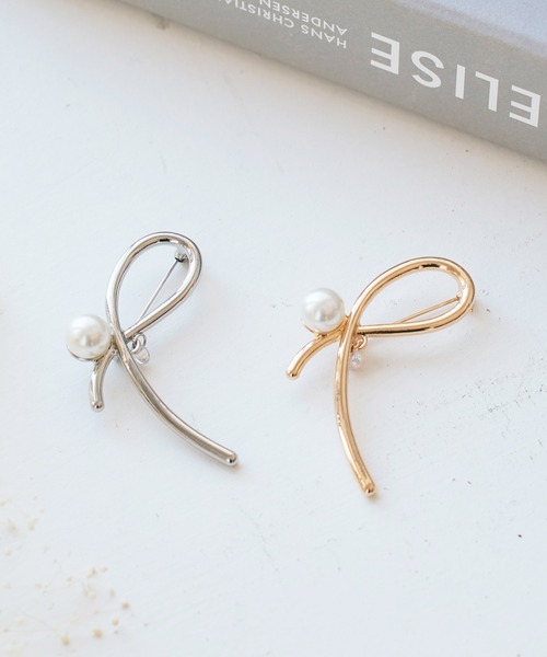 RUIRUE BOUTIQUE（ルイルエブティック）の「ウェーブパールブローチ（ブローチ/コサージュ・レディース・ゴールド/シルバー・FREE）」の2枚目の写真