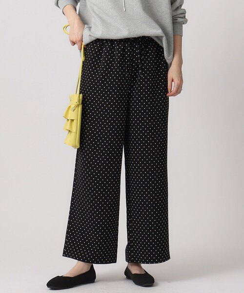 SHOO・LA・RUE(シューラルー)の「◆【洗える】サテンプリントパンツ(その他パンツ・レディース・チャコール/ベージュ系6/グレー系4/ブラック系5・00)」の2枚目の写真