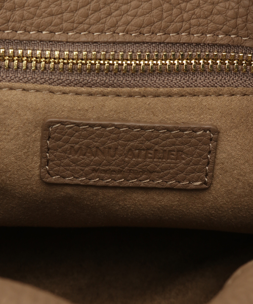 MANU ATELIER(マニュ アトリエ)の「【MANU ATELIER/マニュ アトリエ】グレインレザーバッグ(ハンドバッグ・レディース・ベージュ・FREE)」の17枚目の写真