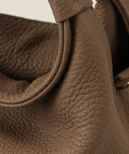 MANU ATELIER(マニュ アトリエ)の「【MANU ATELIER/マニュ アトリエ】グレインレザーバッグ(ハンドバッグ・レディース・ベージュ・FREE)」の18枚目の写真