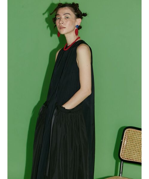 UN3D.（アンスリード）の「サイドギャザーベルテッドワンピース