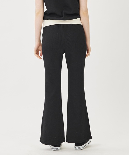 MILKFED.（ミルクフェド）の「WAFFLE FLARE PANTS（スウェットパンツ・レディース・ブラック/ネイビー/ライトグリーン・M/S）」の13枚目の写真