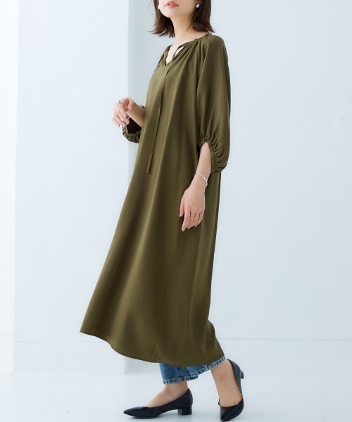 nissen(ニッセン)の「リネンライクラグラン袖スキッパーギャザーワンピース (選べる着丈)(ワンピース・レディース・ブラック/ベージュ/カーキ系1/ベージュ系その他/カーキ/ブラック系その他・L/LL/S/M)」の6枚目の写真