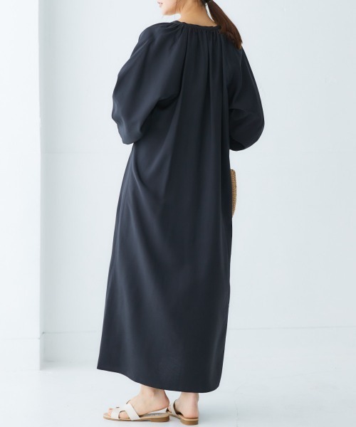 nissen(ニッセン)の「リネンライクラグラン袖スキッパーギャザーワンピース (選べる着丈)(ワンピース・レディース・ブラック/ベージュ/カーキ系1/ベージュ系その他/カーキ/ブラック系その他・L/LL/S/M)」の13枚目の写真