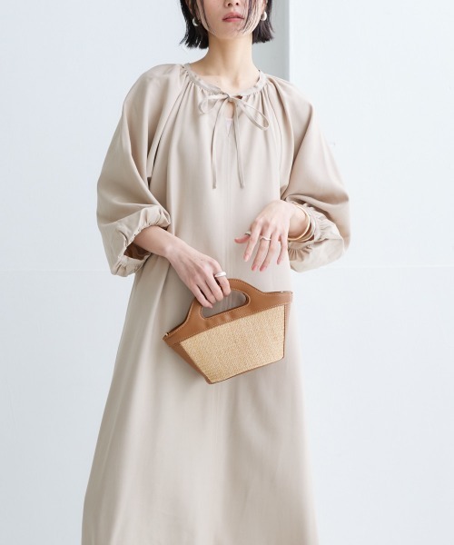 nissen(ニッセン)の「リネンライクラグラン袖スキッパーギャザーワンピース (選べる着丈)(ワンピース・レディース・ブラック/ベージュ/カーキ系1/ベージュ系その他/カーキ/ブラック系その他・L/LL/S/M)」の8枚目の写真