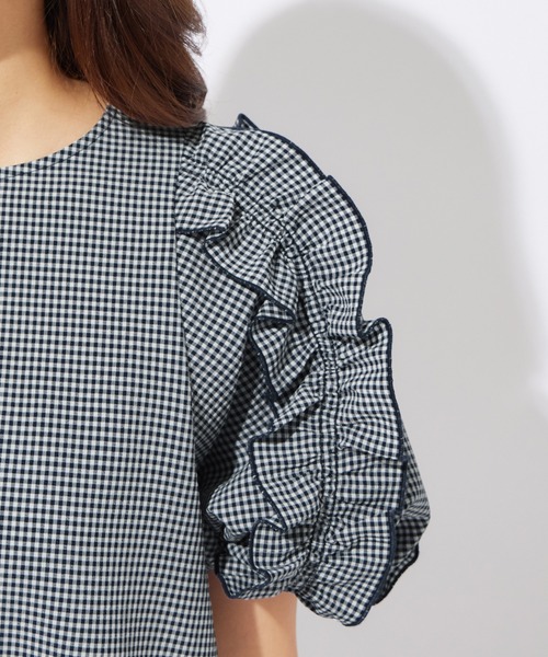 alotta(アロッタ)の「ギンガムチェック袖フリルブラウス(シャツ/ブラウス・レディース・ネイビー・X-LARGE/LARGE/MEDIUM)」の7枚目の写真