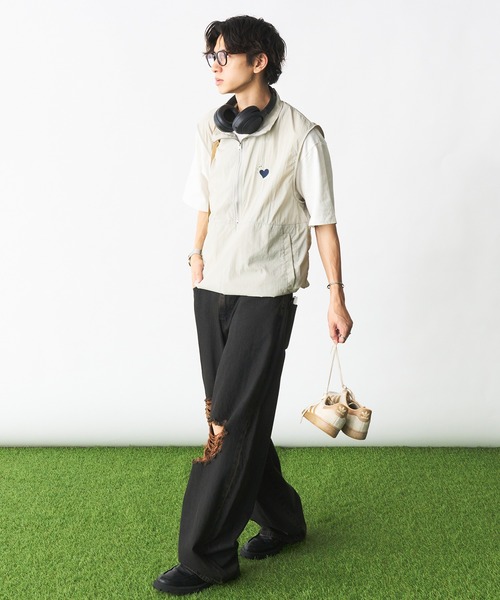 Adoon plain（アドーンプレーン）の「ナイロンハーフジップベスト（ベスト・メンズ・ブラック/グレイッシュベージュ・MEDIUM/LARGE）」の3枚目の写真