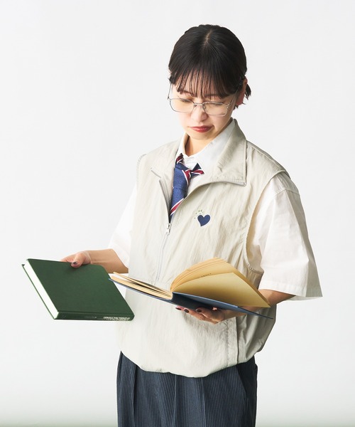 Adoon plain（アドーンプレーン）の「ナイロンハーフジップベスト（ベスト・メンズ・ブラック/グレイッシュベージュ・MEDIUM/LARGE）」の6枚目の写真