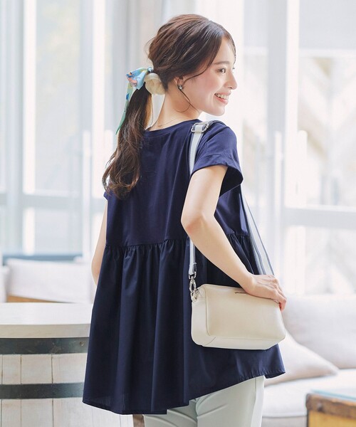 Tiaclasse(ティアクラッセ)の「【洗える】バイオシルケット裾フリルプルオーバー(Tシャツ/カットソー・レディース・グレイッシュベージュ/オフホワイト/ネイビー・M/L)」の3枚目の写真