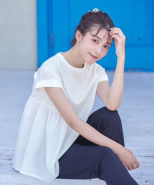 Tiaclasse(ティアクラッセ)の「【洗える】バイオシルケット裾フリルプルオーバー(Tシャツ/カットソー・レディース・グレイッシュベージュ/オフホワイト/ネイビー・M/L)」の5枚目の写真