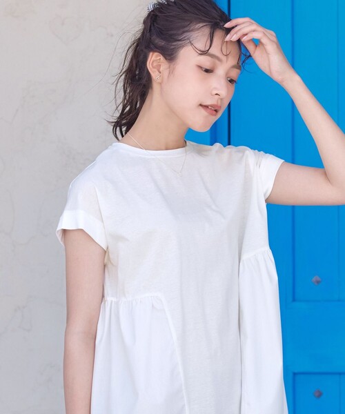 Tiaclasse(ティアクラッセ)の「【洗える】バイオシルケット裾フリルプルオーバー(Tシャツ/カットソー・レディース・グレイッシュベージュ/オフホワイト/ネイビー・M/L)」の22枚目の写真