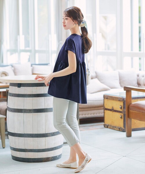 Tiaclasse(ティアクラッセ)の「【洗える】バイオシルケット裾フリルプルオーバー(Tシャツ/カットソー・レディース・グレイッシュベージュ/オフホワイト/ネイビー・M/L)」の17枚目の写真