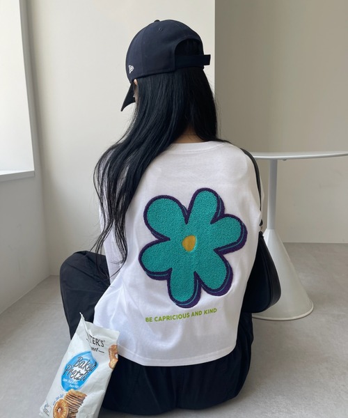Ada.（エイダ）の「サガラ刺繍 クロップド フラワー Tシャツ（Tシャツ/カットソー・レディース・オフホワイト/チャコール/オートミール・FREE）」の7枚目の写真