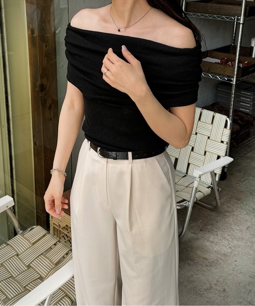 LE MORE（リモア）の「ハーフスリーブシアーオフショルニット（ニット/セーター・レディース・アイボリー/ブラック/グレー・FREE）」の4枚目の写真