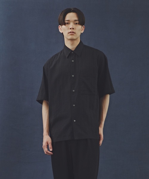 NANO universe(ナノユニバース)の「「Commonuse」コットンストライプジャガードシャツ(シャツ/ブラウス・メンズ・ブラック/ベージュ系その他・L/M)」の2枚目の写真