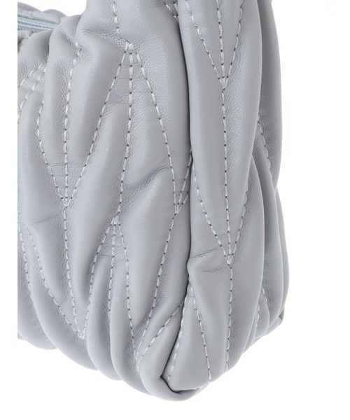 earth music&ecology（アースミュージックアンドエコロジー）の「ウエーブキルトショルダーバッグ（ショルダーバッグ・レディース・その他8/ライトグレー/ブラック・FREE）」の15枚目の写真