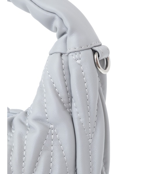 earth music&ecology（アースミュージックアンドエコロジー）の「ウエーブキルトショルダーバッグ（ショルダーバッグ・レディース・その他8/ライトグレー/ブラック・FREE）」の6枚目の写真