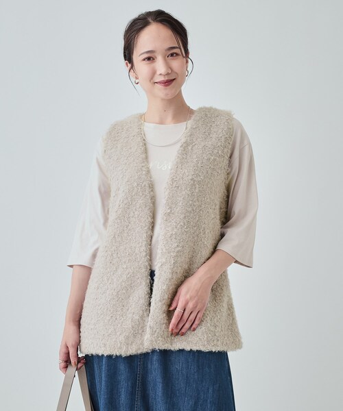 DRESKIP（ドレスキップ）の「◆コーデの主役に くるくるフェイクファージレ（ベスト・レディース・ライトグレー/ベージュ/モカ・02/04/03）」の4枚目の写真
