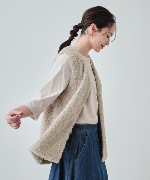 DRESKIP（ドレスキップ）の「◆コーデの主役に くるくるフェイクファージレ（ベスト・レディース・ライトグレー/ベージュ/モカ・02/04/03）」の5枚目の写真